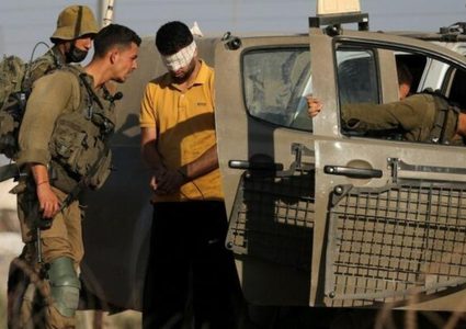 الاحتلال يعتقل مواطنا ويستولي على 3 شاحنات في أريحا