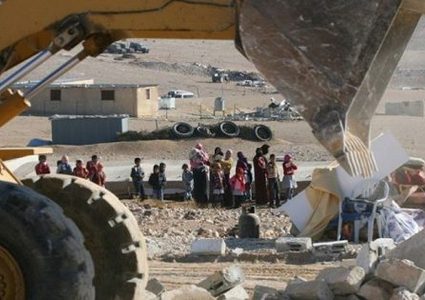 سلطات الاحتلال تهدم خياما في النقب