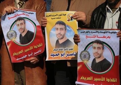 نابلس: وقفة دعم واسناد للأسير المريض بالسرطان ناصر أبو حميد