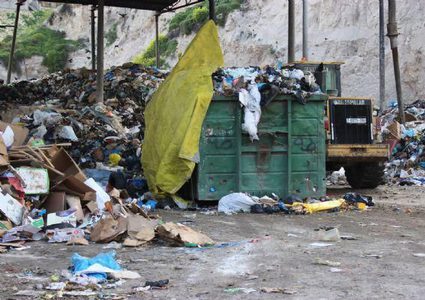 بلدية نابلس: طواقم البلدية على أهبة الاستعداد لمواجهة مشكلة النفايات