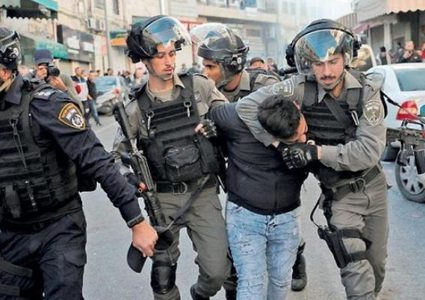 هيئة الأسرى ترصد اعتداء الاحتلال بالضرب على أربعة فتية أثناء اعتقالهم