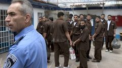 600 أسير مريض و180طفلاً وقاصراً