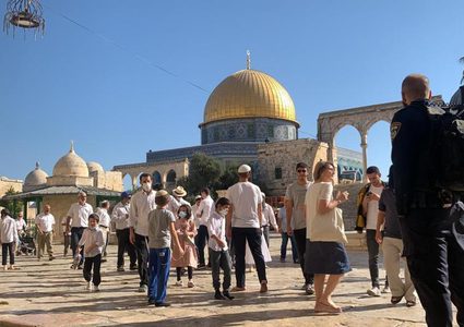 عشرات المستوطنين يقتحمون الأقصى