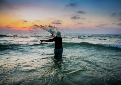 انقطاع الاتصال بقاربي صيد لعائلة بكر في بحر رفح