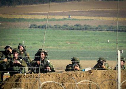 الاحتلال يطلق قنابل الغاز صوب المزارعين وأراضيهم شرق غزة