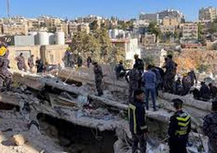 ارتفاع حصيلة انهيار مبنى في عمان إلى 14 قتيلا