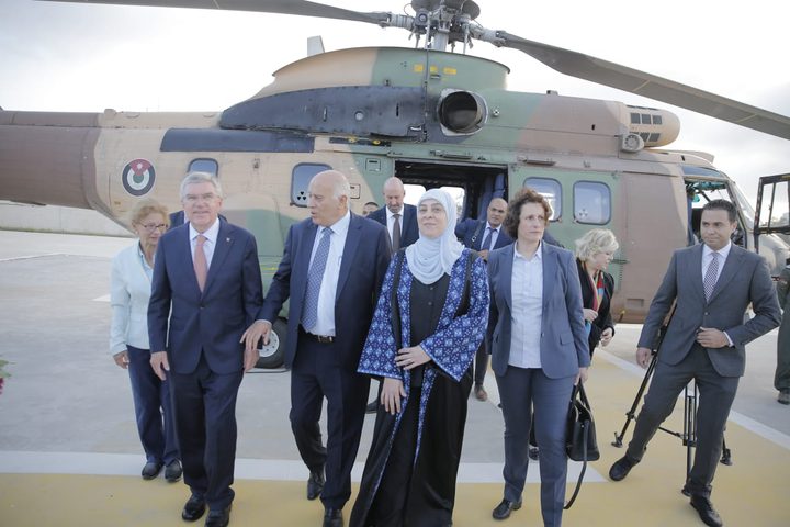 رئيس اللجنة الأولمبية الدولية يصل فلسطين