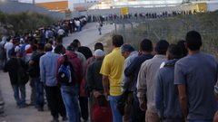 إذاعة عبرية: شاباك الاحتلال يدرس منع دخول العمال من غزة والضفة بشكل كامل
