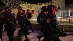 سلطات الاحتلال تبعد مقدسيا عن المسجد الأقصى