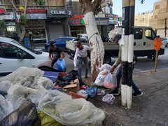 نشرت بلدية نابلس عبر صفحتها على الفيسبوك اليوم الأحد مجموعة من الصور التي تشير إلى الجهود التي تبذلها البلدية في سبيل إيجاد حلول لمشكلة النفايات .
