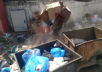 بلدية نابلس تبذل جهودها لإيجاد حل لمشكلة النفايات في المدينة