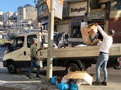 نشرت بلدية نابلس عبر صفحتها على الفيسبوك اليوم الأحد مجموعة من الصور التي تشير إلى الجهود التي تبذلها البلدية في سبيل إيجاد حلول لمشكلة النفايات .