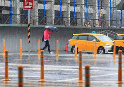 إعصار "ناندامول" يجتاح جنوب غرب اليابان