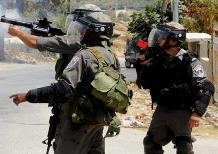 إصابات بالاختناق خلال اقتحام قوات الاحتلال محيط مدرسة عناتا الثانوية