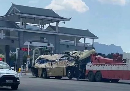 مصرع 27 شخصا جراء انقلاب حافلة في الصين