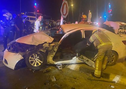 8 إصابات في حادث طرق بين حافلة وسيارة في النقب