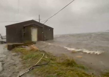 عاصفة نادرة تضرب ألاسكا