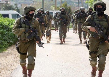 قوات الاحتلال تداهم محال تجارية في حوارة جنوب نابلس