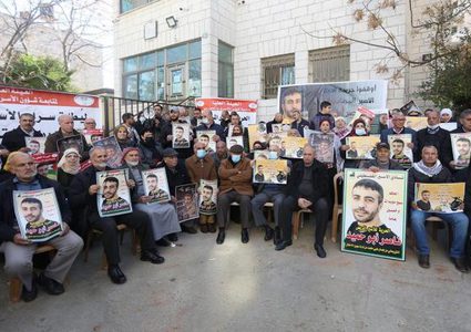 البيرة: وقفة دعم وإسناد للأسرى المرضى في سجون الاحتلال