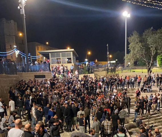 قوات الاحتلال تعتقل طفلا وشابا من القدس