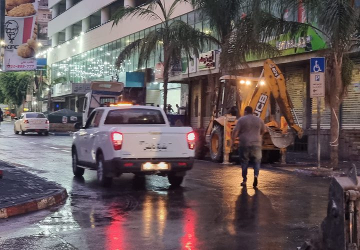حملة تنظيف واسعة في شوارع نابلس "نابلس ستبقى جميلة ونظيفة"
