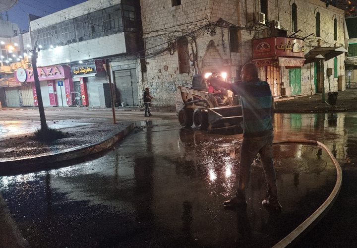 حملة تنظيف واسعة في شوارع نابلس "نابلس ستبقى جميلة ونظيفة"