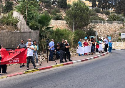 الناصرة: اغلاق شارع رئيسي احتجاجا على عدم تحويل ميزانيات للمستشفى الإنجليزي