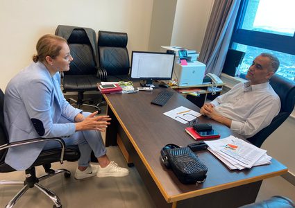 مركز الواقع المعزز والأكاديمية الأمريكية يبحثان سبل التعاون