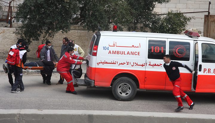 الخليل:إصابة مواطنة برضوض إثر اعتداء قوات الاحتلال عليها
