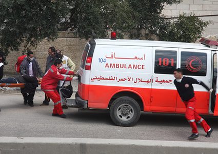 الخليل:إصابة مواطنة برضوض إثر اعتداء قوات الاحتلال عليها