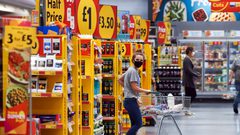 المملكة المتحدة تواجه التضخم بخفض الضرائب تحت شبح الركود