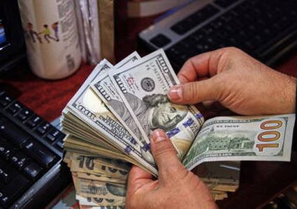 حملة مفاجئة على السوق السوداء في مصر بعد ارتفاع تاريخي للدولار