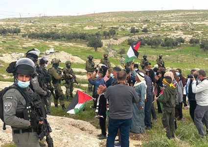 إصابة ثلاثة صحفيين خلال قمع الاحتلال فعالية ضد الاستيطان بمسافر يطا