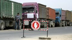 الاحتلال يغلق المعابر مع الضفة الغربية وقطاع غزة غدا الأحد