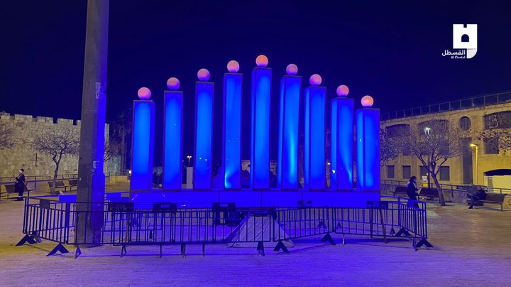 بلدية الاحتلال "تشوه" سور القدس بصور وشعارات تلمودية