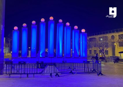 بلدية الاحتلال "تشوه" سور القدس بصور وشعارات تلمودية