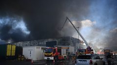 فرنسا: اندلاع حريق ضخم في أكبر الاسواق عالمياً بالعاصمة باريس