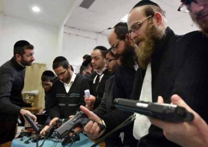 شرطة الاحتلال تدعو المستوطنين إلى حمل السلاح