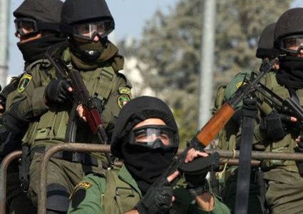 القبض على 3 أشخاص ألقوا زجاجات حارقة على مقر شرطة مخيم عقبة جبر