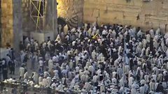 مئات المستوطنين يؤدون طقوسا تلمودية عند حائط البراق الملاصق للمسجد الأقصى