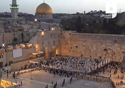 مئات المستوطنين يؤدون طقوسا تلمودية عند حائط البراق
