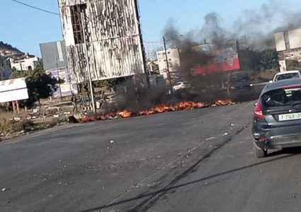 أغلقت قوات الاحتلال الإسرائيلي ، مساء اليوم الأربعاء ، طريق يتسهار جنوب مدينة نابلس شمال الضفة.