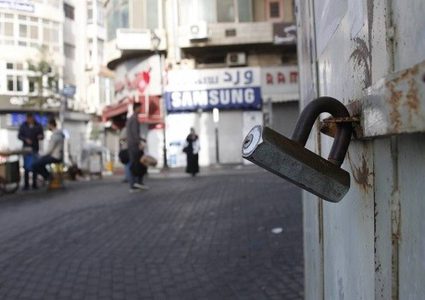 إضراب شامل بالخليل وبيت لحم حدادًا على أرواح شهداء جنين