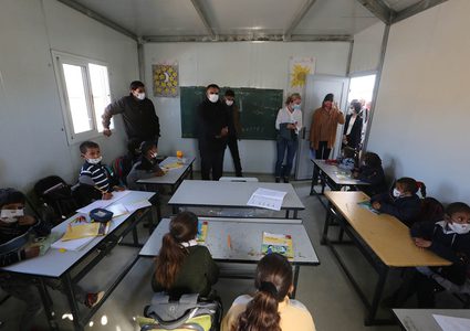 وفد دبلوماسي وحقوقي يطلع على الوضع الإنساني في مسافر يطا