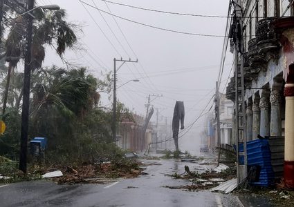 انقطاع التيار الكهربائي في كوبا بسبب إعصار "إيان"