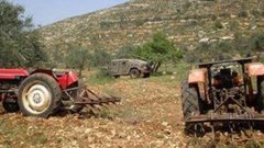 الاحتلال يستولي على جرارين زراعيين في سهل قاعون بالأغوار