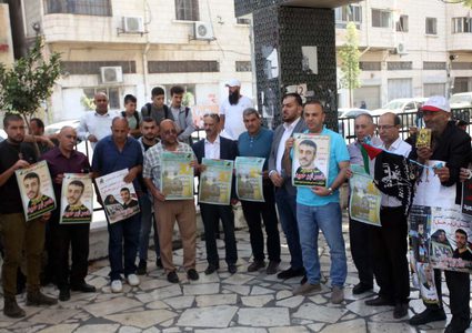 الخليل: اعتصام على جرائم الاحتلال في جنين وإسنادا للأسرى المضربين عن ال