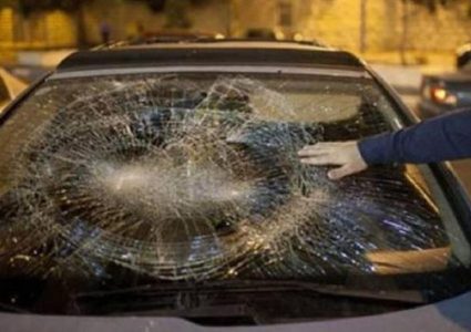 مستوطنون يهاجمون مركبات المواطنين على طريق جنين- نابلس