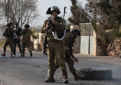 استشهاد طفل ٧ سنوات بعد سقوطه من علو بسبب مطاردة الاحتلال له