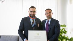 بسيسو يتحدث عن أهمية منحه وسام نجمة إيطاليا برتبة فارس